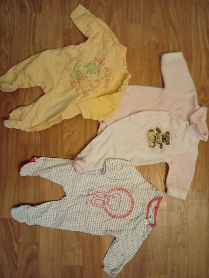 Lot vêtements naissance - 1 mois (35 pièces) - photo numéro 5