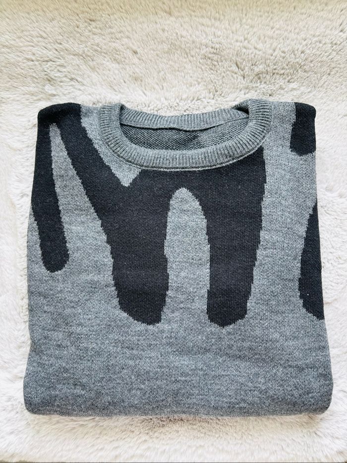 Pull Y2k motif noir graphique- chic et confortable - photo numéro 3
