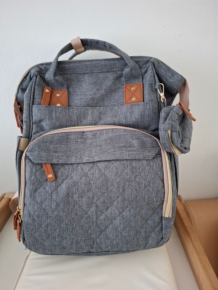 !NEUF!Sac à langer multifonctions (lit, chauffe bibi, doseur, etc)