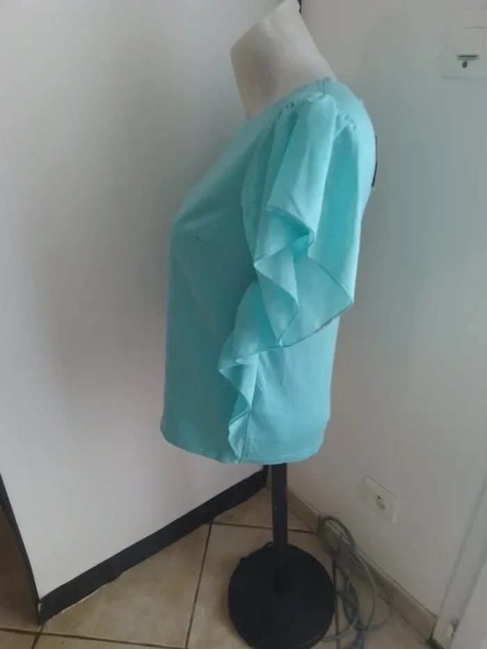 haut avec froufrou taille 36- arkitech - neuf - photo numéro 2