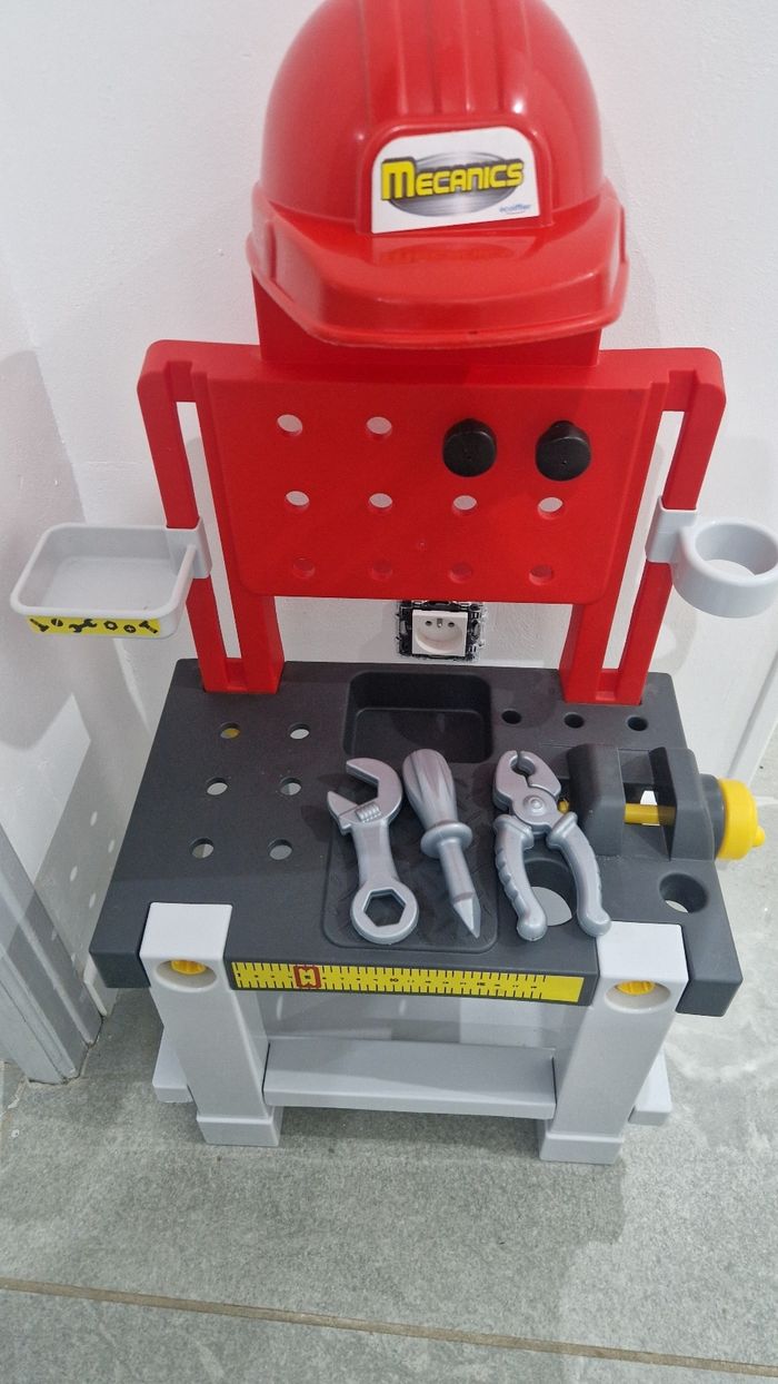 Jeu de bricolage / Atelier/ établi  / outils