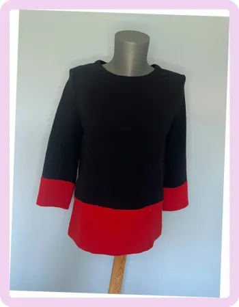 🌟 Haut Claudie Pierlot Taille 36 – Bleu Marine & Rouge, Chic avec Détail Pratique