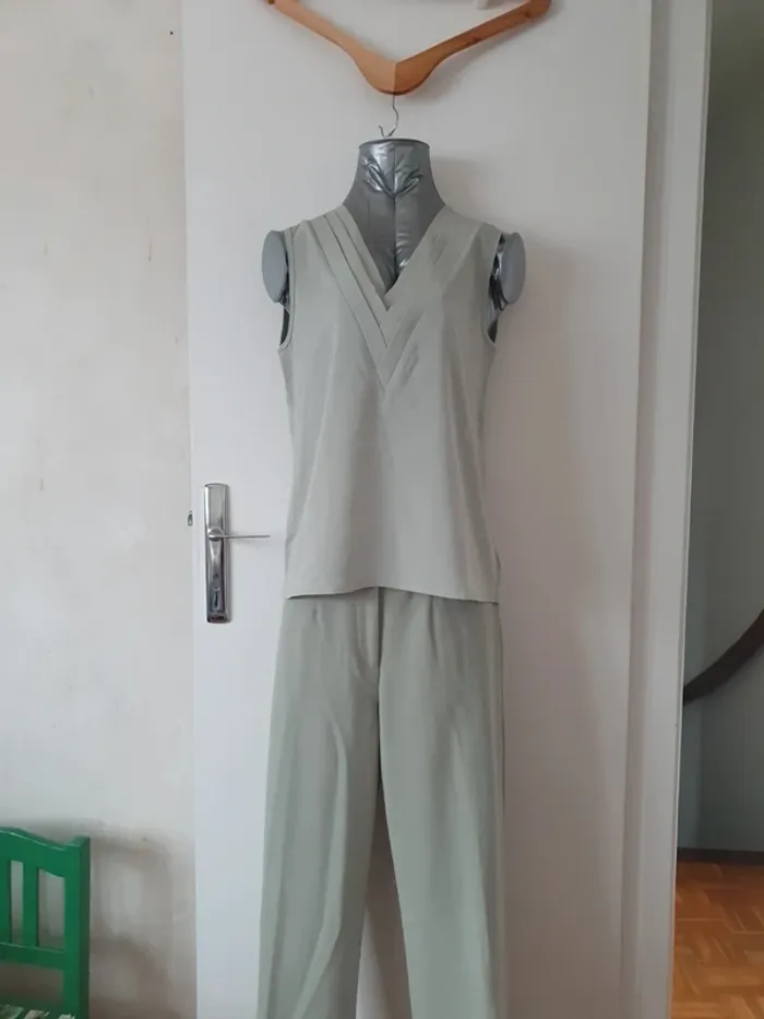 Blouse col v à plis