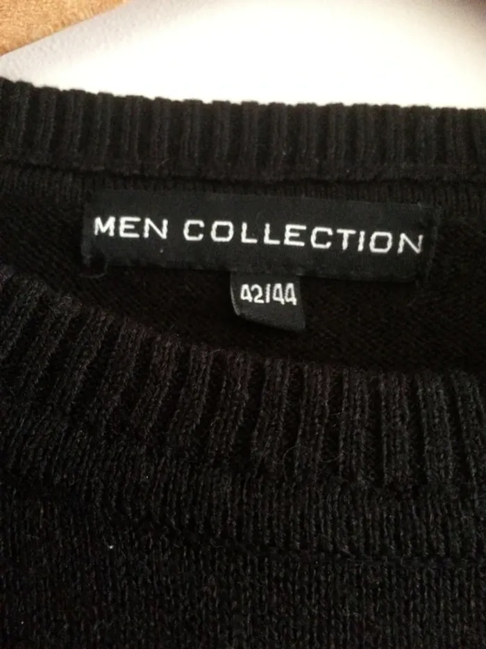 Pull noir 42/44 - photo numéro 2