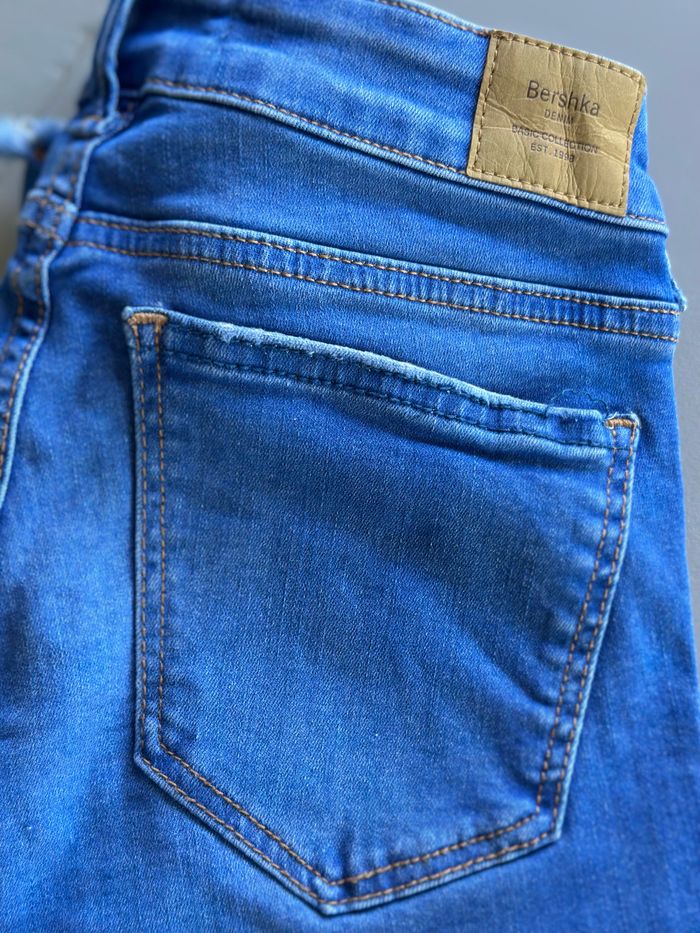 Magnifique jean bleu Bershka denim taille 36 - photo numéro 2