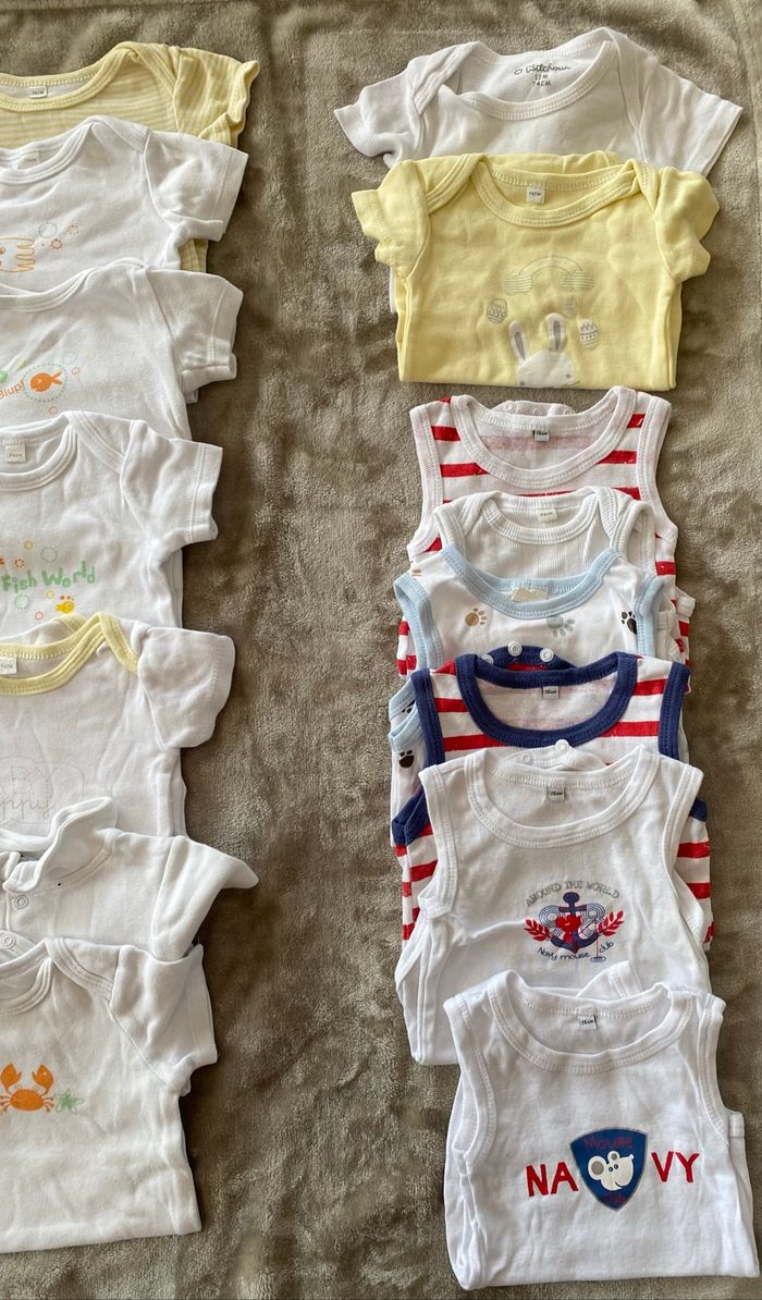 Lot bodys 12 mois - photo numéro 3