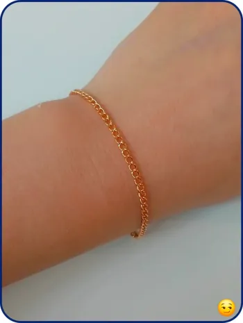 Bracelet doré élégant tendance féminine