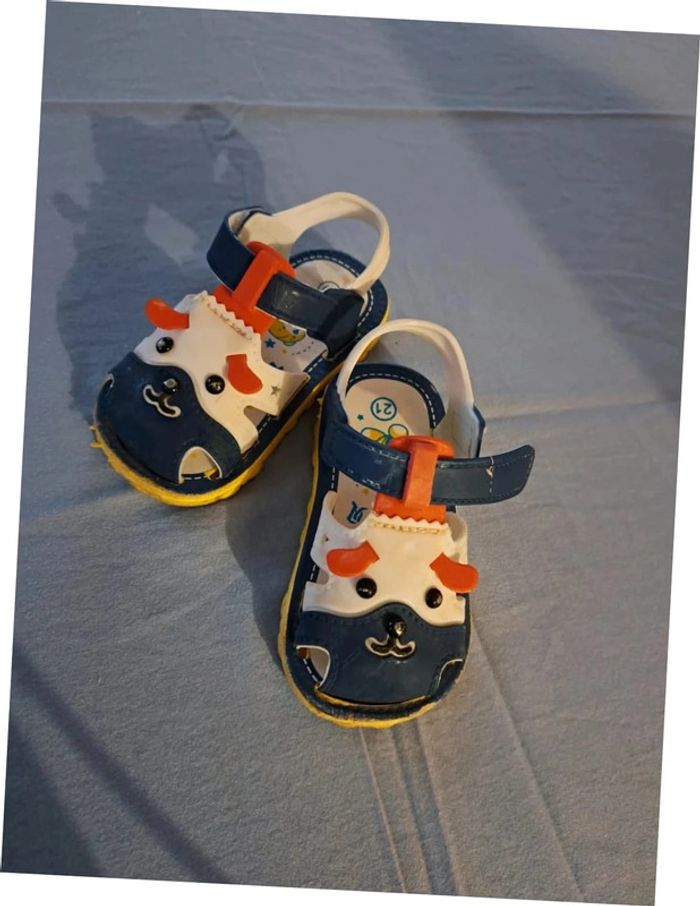 Sandales en plastique pour la plage et la piscine