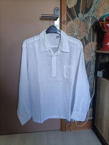 Chemisier blanc avec poche et bouton