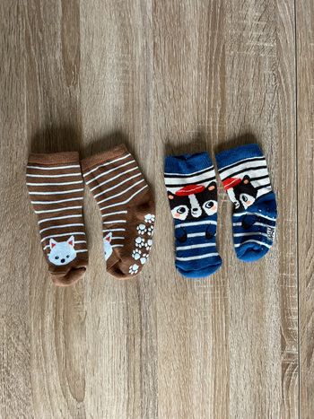 Lot 2 paires chaussettes bouclette antidérapantes T 19-22