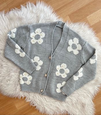 Gilet gris fleuri