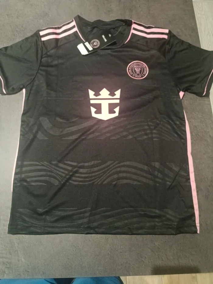 Tenue foot Léo Messi Inter Miami noir/rose. T.30 - photo numéro 2