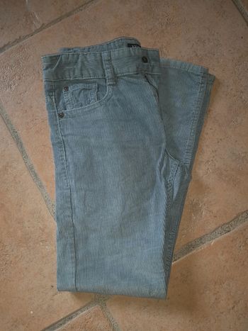 Pantalon kiabi 9 ans vert d'eau côtelé