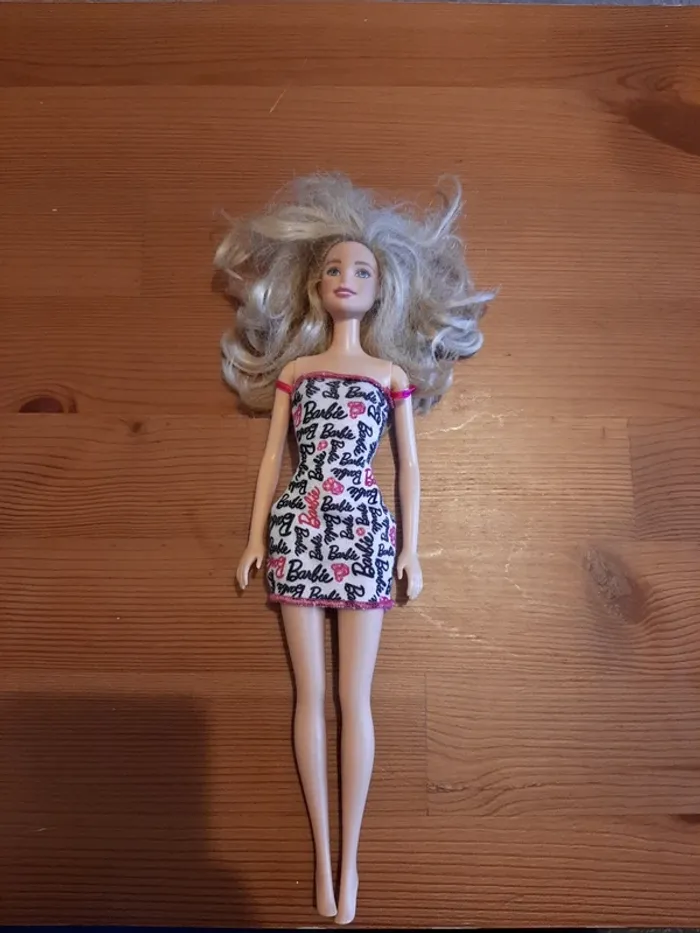 Barbie 2010 Mattel