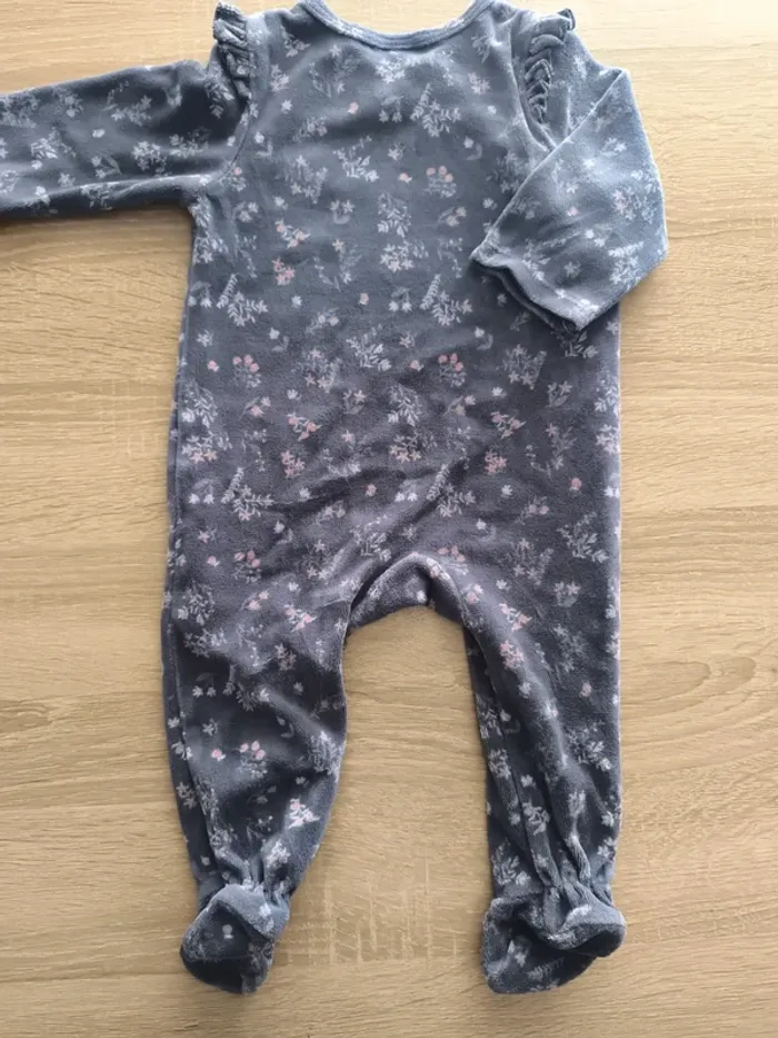 Magnifique pyjama 9 mois à fermeture éclair fleuri tape à l'oeil - photo numéro 5