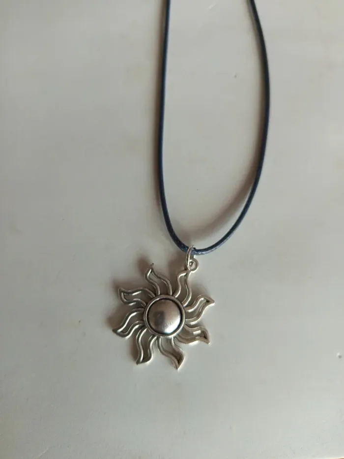 Collier soleil 🔸 neuf