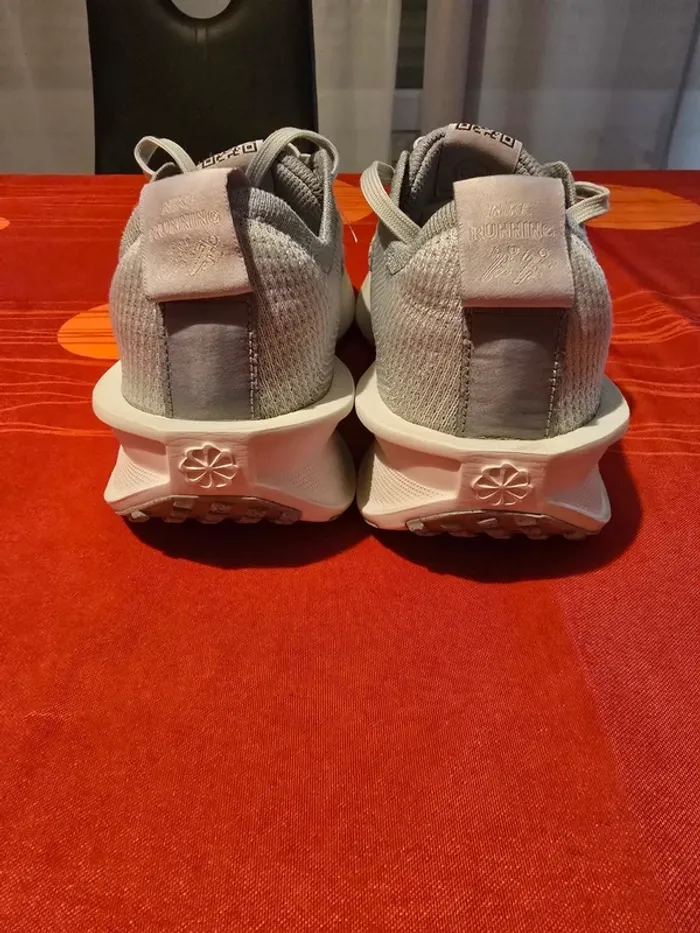 Chaussure de sport - photo numéro 2