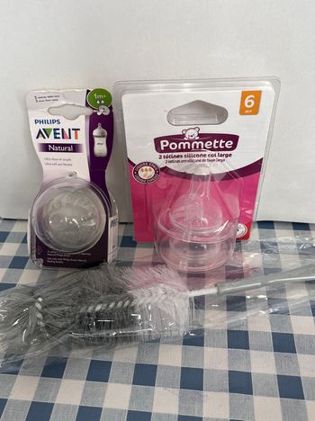 Lot pour biberons : 2 tétines, 1 brosse  