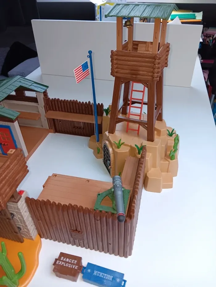 Lot figurines playmobil grand fort western 5245 - photo numéro 3