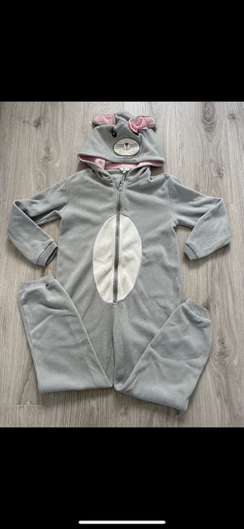 pyjama 1 pièce avec capuche taille 7/8 ans
