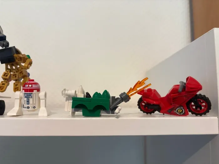 Attention ne pas acheter l annonce. Authentiques legos montés - photo numéro 2