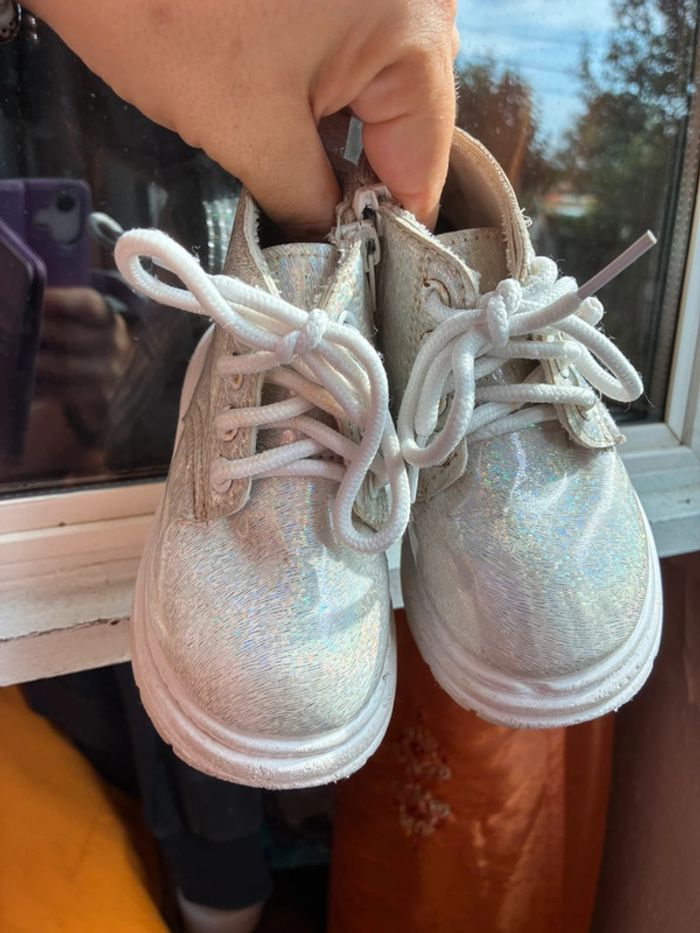 Bottes blanches à paillettes multicolores, taille 22, sans marque. - photo numéro 10
