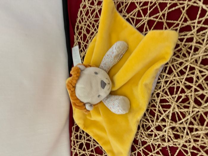 Lion OKAÏDI OBAÏBI doudou plat jaune - photo numéro 2