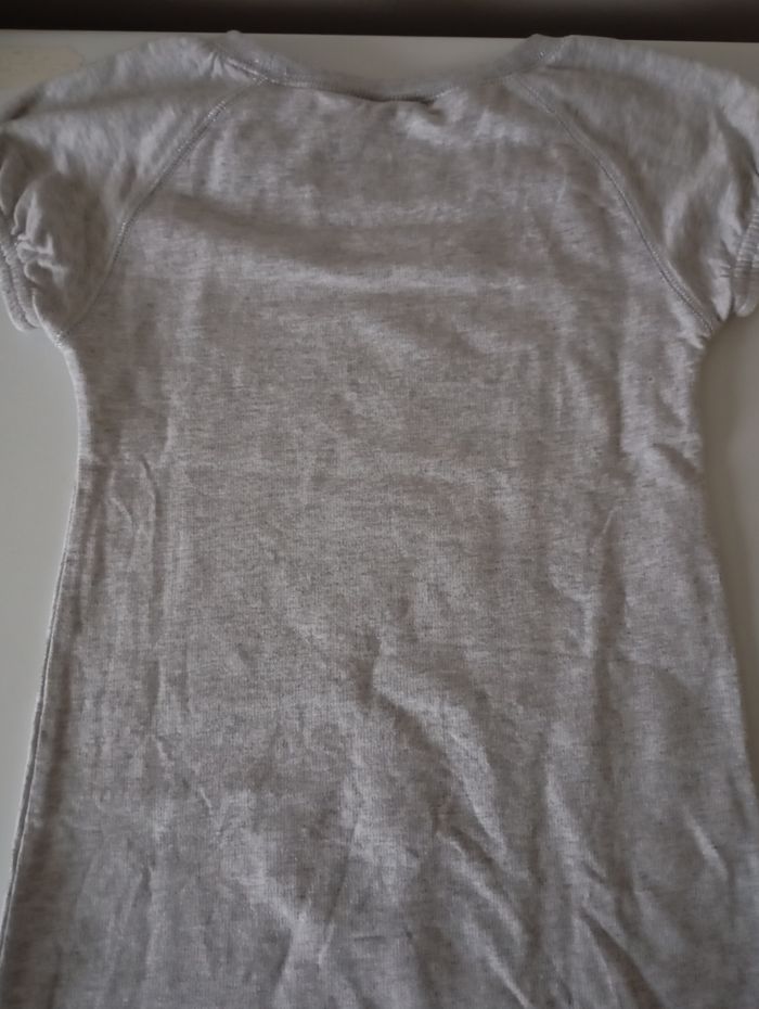 Robe à manches courtes. 6 ans .Coton . Gris clair ,rouge,noir et paillettes . Disney Minnie Mouse. Parfait état - photo numéro 10