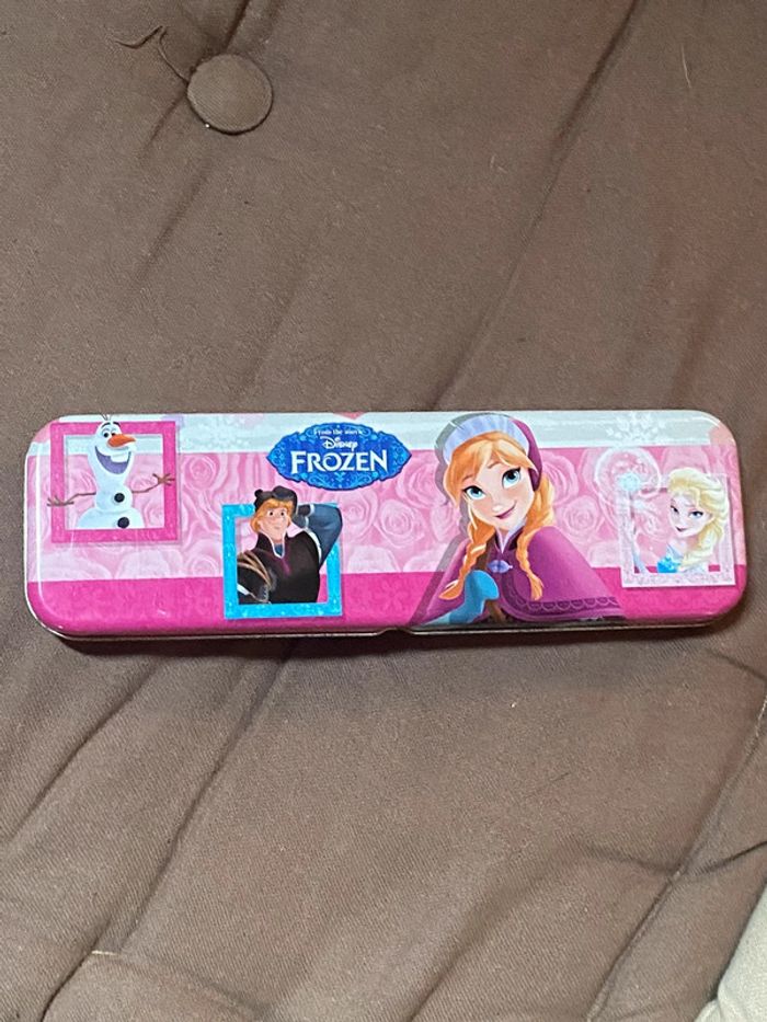 Trousse en métal Reine des neiges