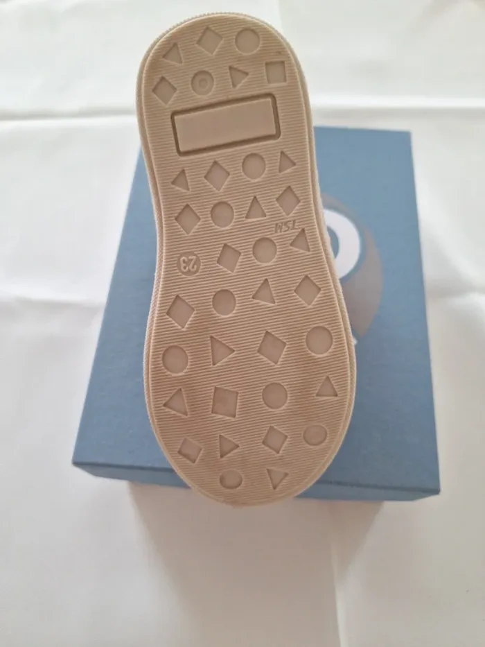 Nieuwe schoenen goudkleurig - photo numéro 2