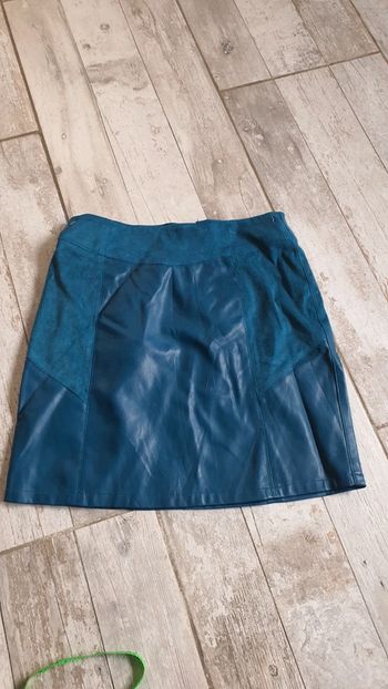 Jupe naf naf 34 mais taille 36  en très bon état