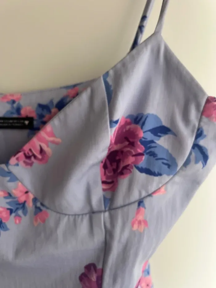 Robe Zara taille M bleu à fleurs rose 🌸 - photo numéro 5