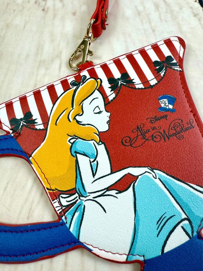 Lanière porte pass annuel Disneyland - Disney store Japon - Alice au pays des merveilles - photo numéro 2