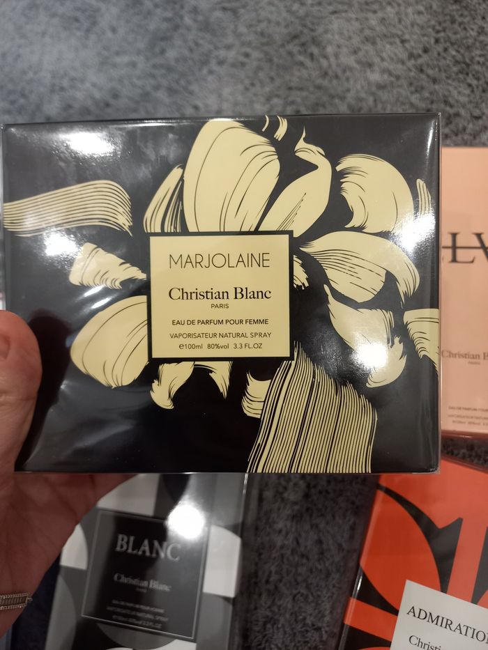 Lot de 5 parfums 100mL et 75 mL neufs . Scellé - photo numéro 6