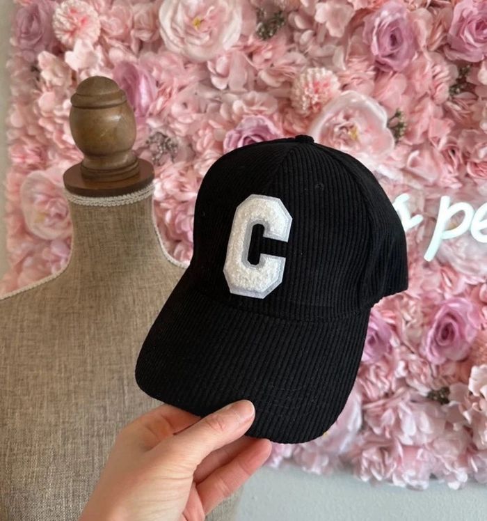 Casquette de baseball noire en velours côtelé, lettre brodée - photo numéro 2