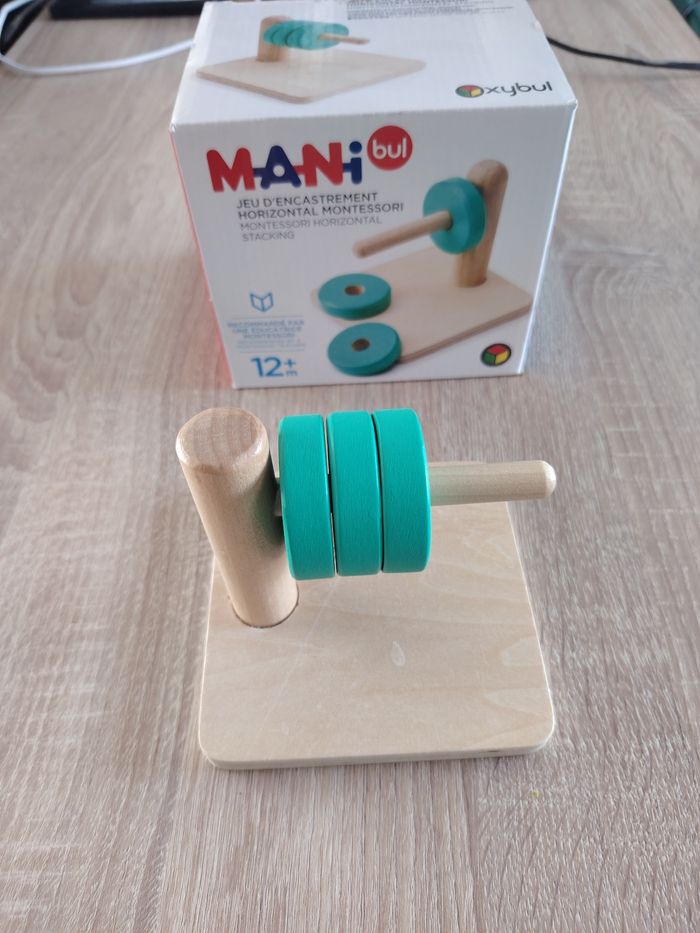 Jeu d'encastrement horizontal Montessori Manibul
