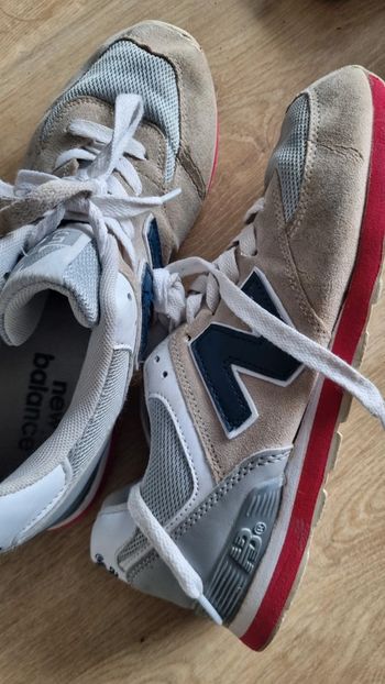 Basket New balance T38 beige liseré rouge bon état