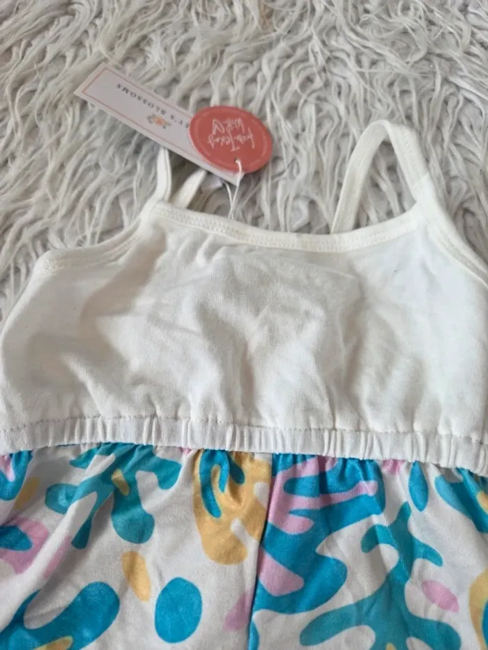 🤗 Combishort fille T.6/9mois Neuve - photo numéro 3