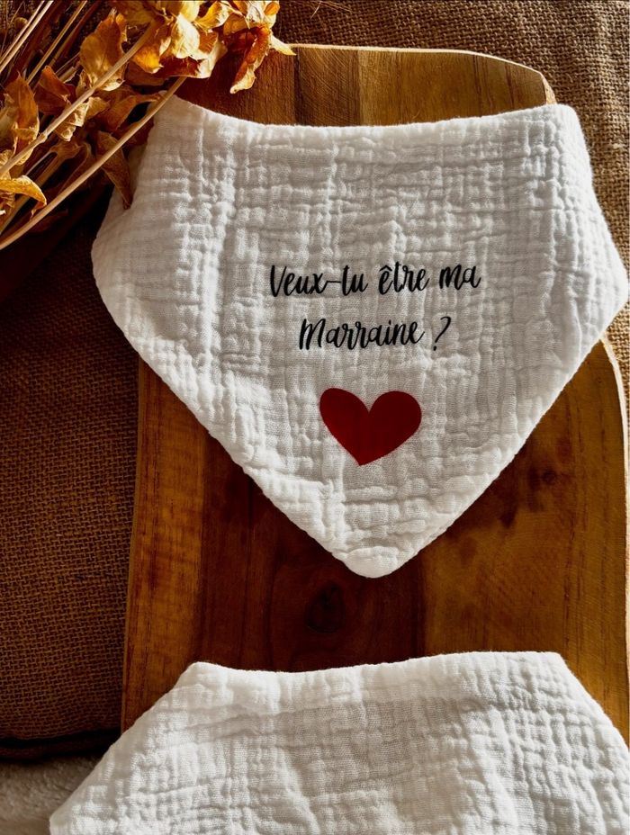 Bavoir  pour demande marraine - photo numéro 2