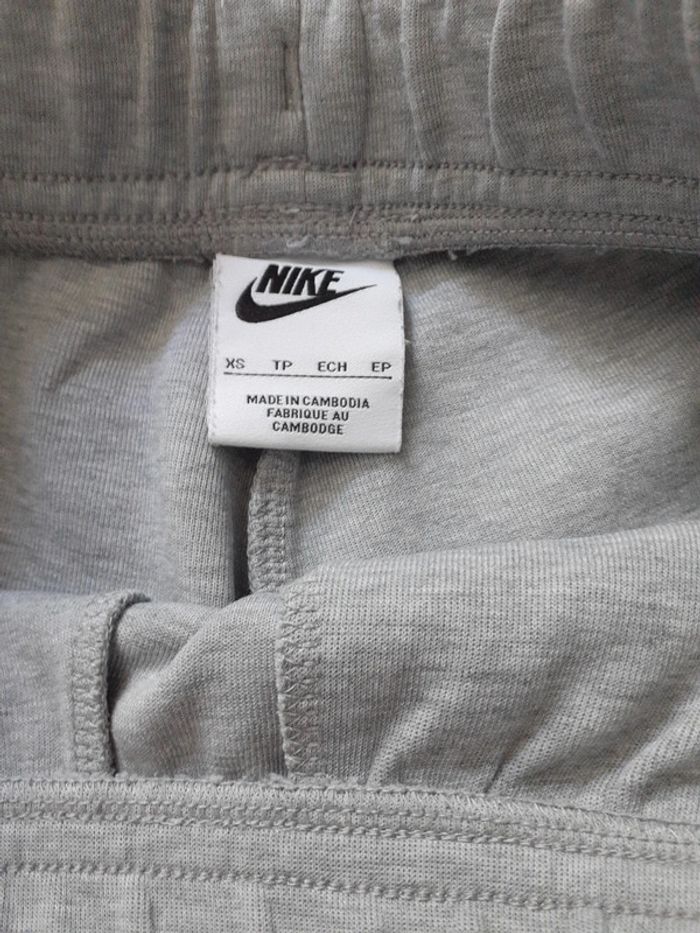 Short Nike Tech Fleece gris - photo numéro 4