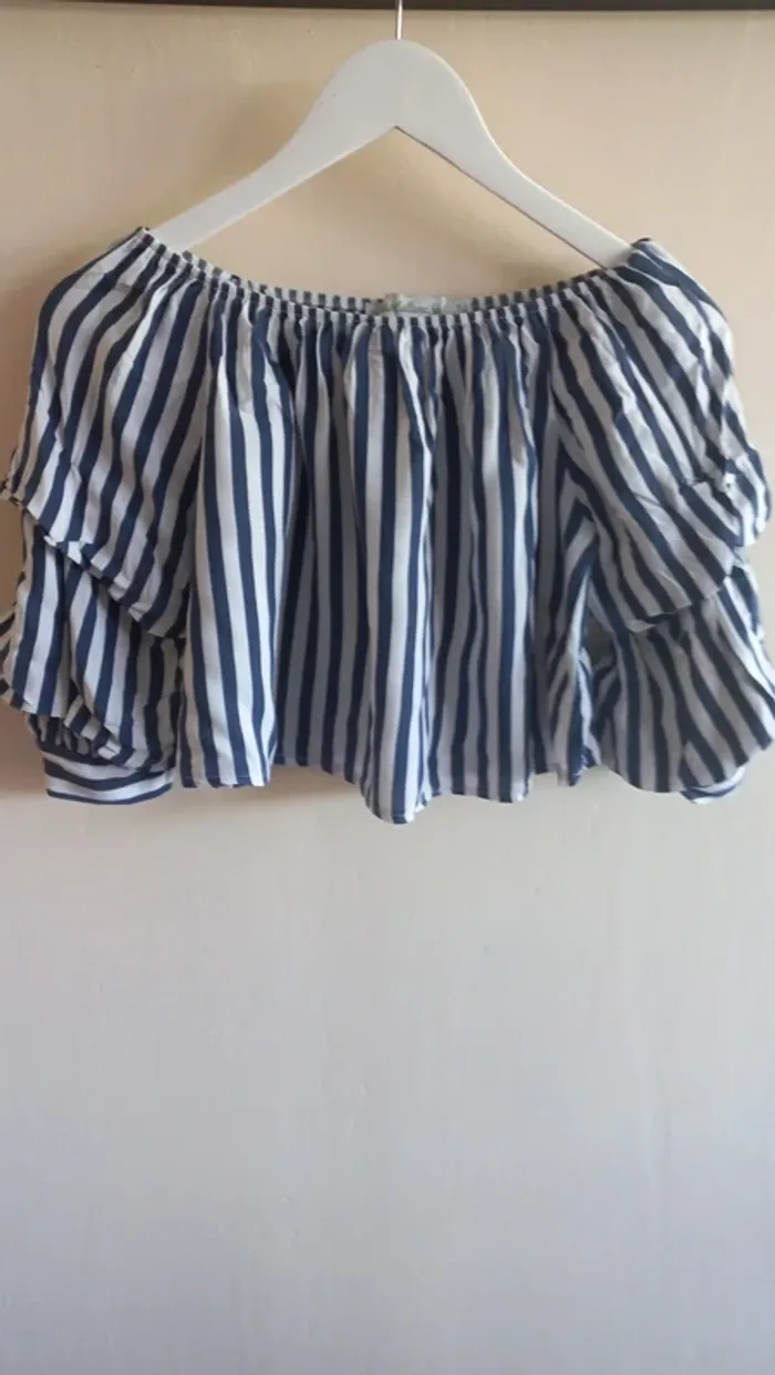 Top bleu et blanc
