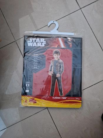 Déguisement enfant star wars classic Finn 5-6 ans neuf sous blister