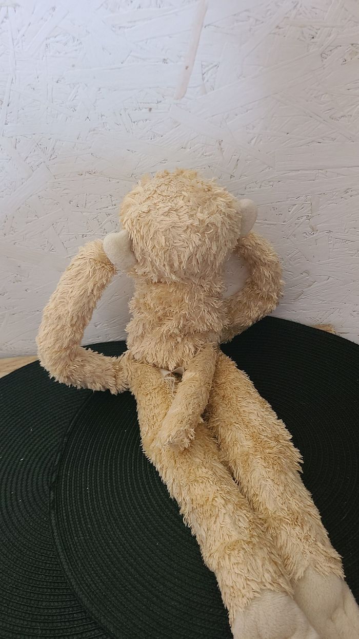 Peluche singe beige longues jambes bras - photo numéro 3