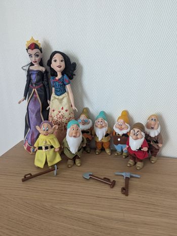 Lot de poupées Disney blanche neige, la méchante reine et les 7 nains