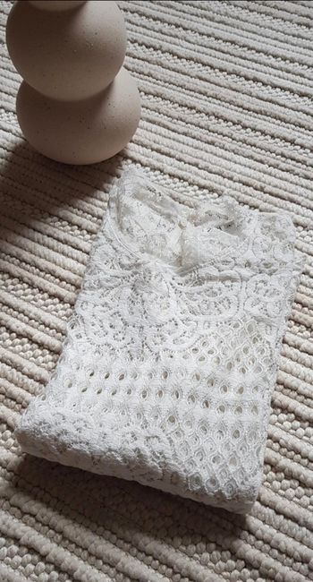 Haut blanc dentelle manches 3/4