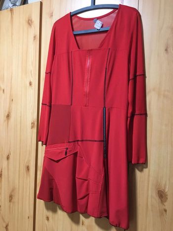 Robe rouge neuve avec étiquette de chez glamz en taille 42.
