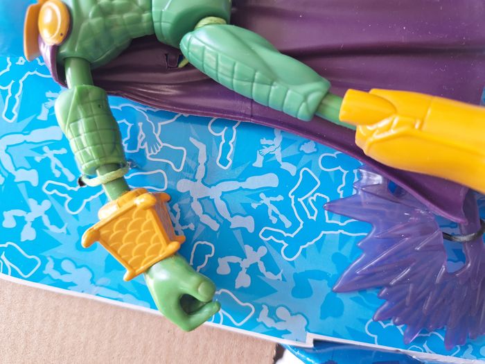 Marvel's Mysterio - Figurine Spiderman - Marvel Bend and Flex - photo numéro 4