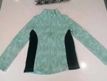 Veste sport T 7-8 ans 👧🏻