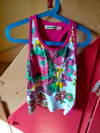 Joli top Desigual 8 ans