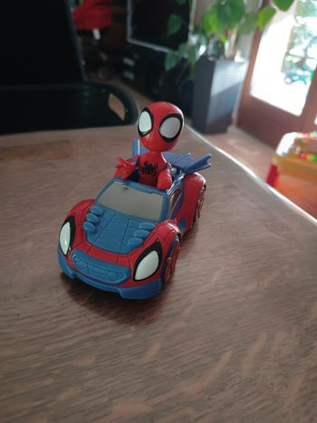 Figurine Spidey articulée 10cm + voiture - Spidey et ses amis